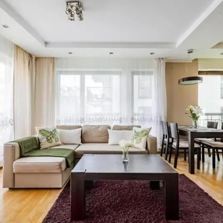Bright And Spacious גדנסק