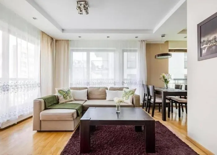 Bright And Spacious גדנסק