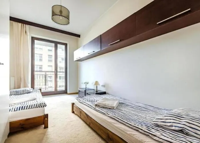 Bright And Spacious דירה *
