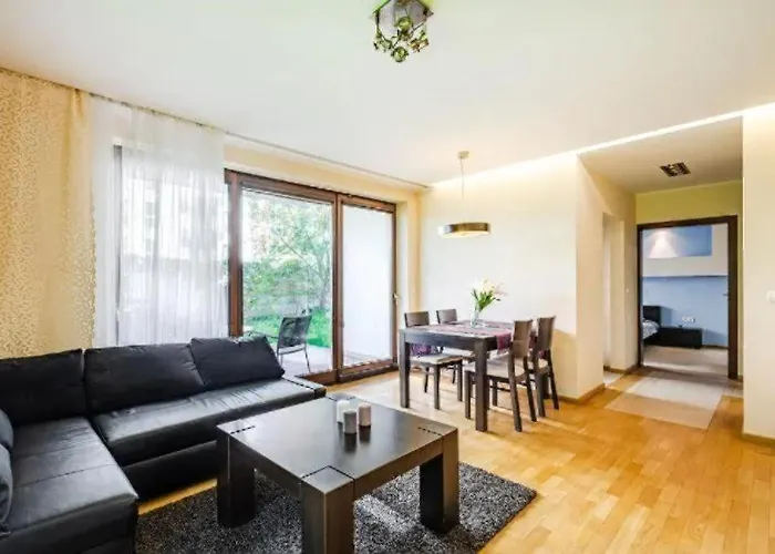 Bright And Spacious דירה *