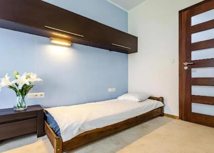 Bright And Spacious דירה